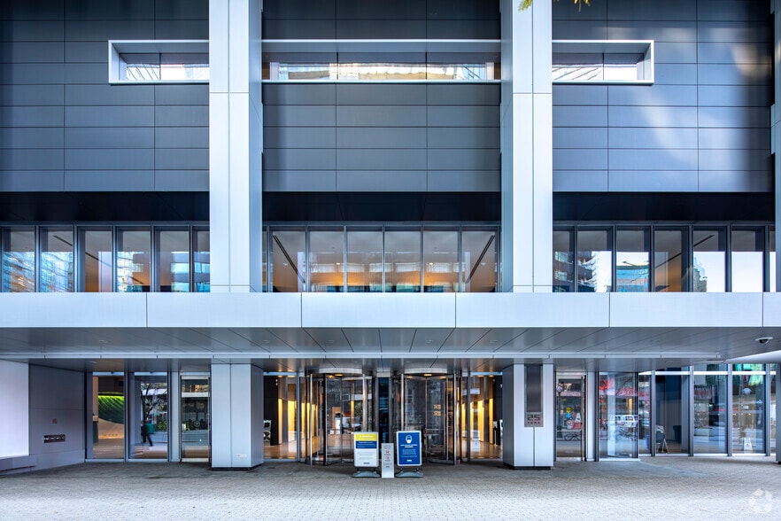 More Photos Of 25 York St, Toronto Office For Lease