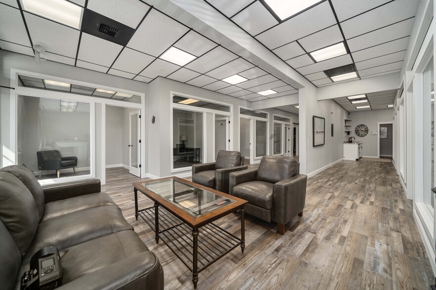 More Photos Of 14718 Union Ave SW, Lakewood Office For Sale