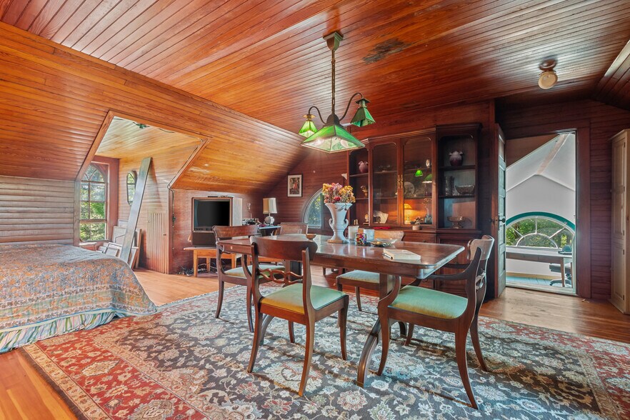 More Photos Of 535 Main Rd, Monterey Specialty For Sale