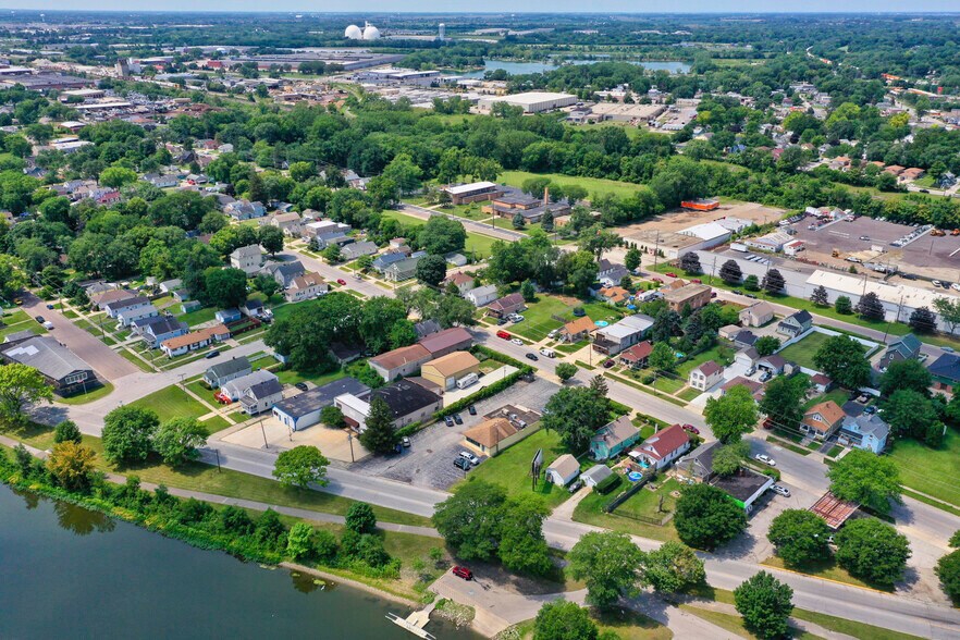 More Photos Of 835 S River St, Aurora Restaurant For Sale