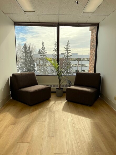 More Photos Of 290 Midpark Way SE, Calgary Medical For Lease