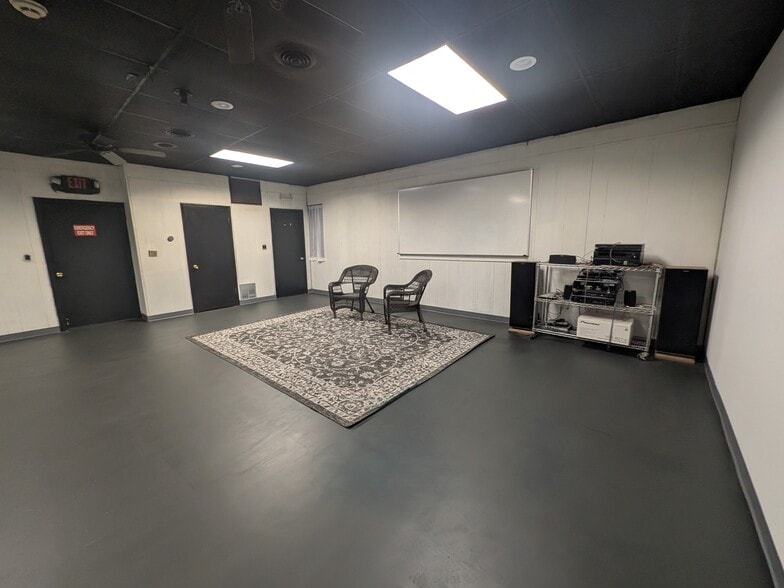 More Photos Of 13137 Wornall Rd, Kansas City Office For Sale