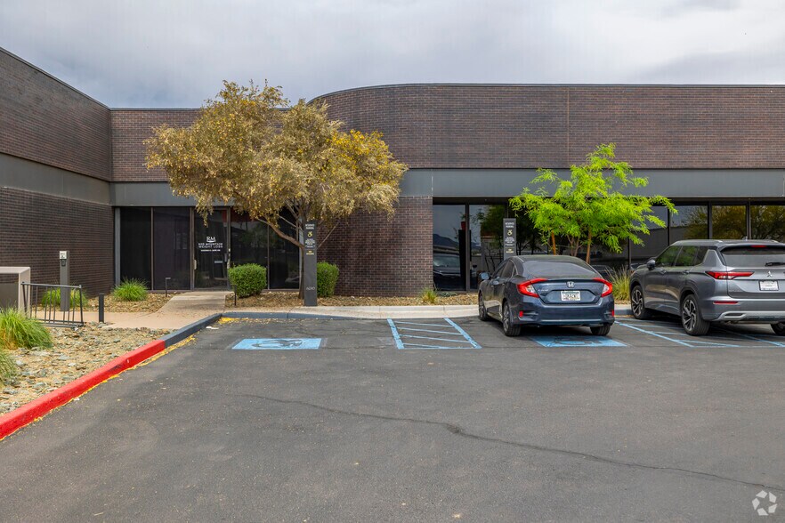 More Photos Of 14505 N Hayden Rd, Scottsdale Light Distribution For Lease