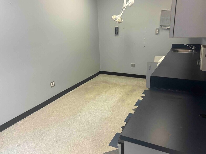 More Photos Of 1228 1st St N, Alabaster Office For Lease