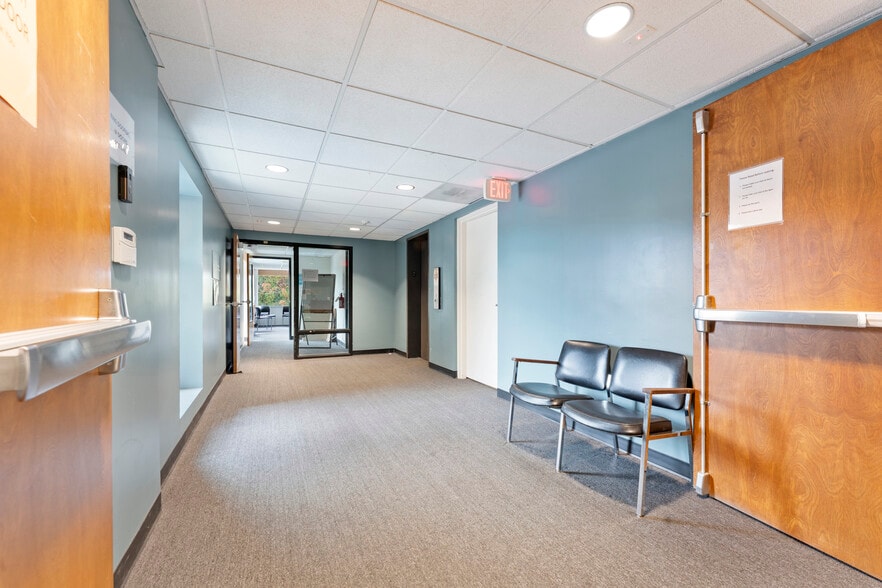 More Photos Of 900 Main St, Oregon City Storefront Retail Office For Lease