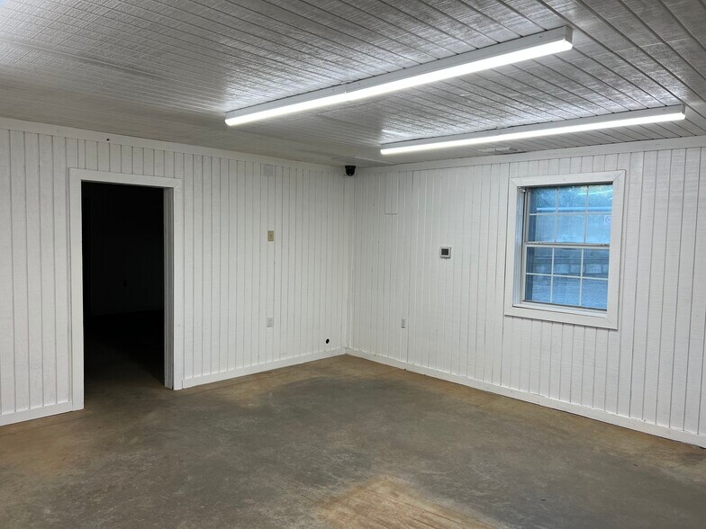 More Photos Of 15503 TX-110, Whitehouse Warehouse For Lease
