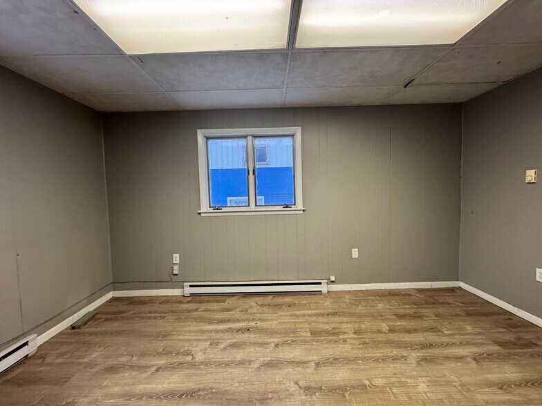 More Photos Of 815 Meridian St, Sault Sainte Marie Distribution For Sale