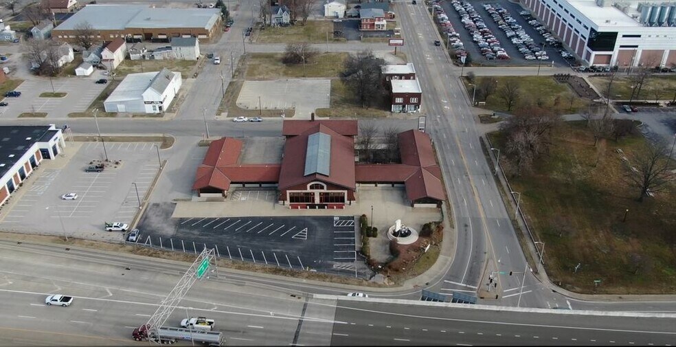 More Photos Of 40 N 1st Ave, Evansville Office For Sale