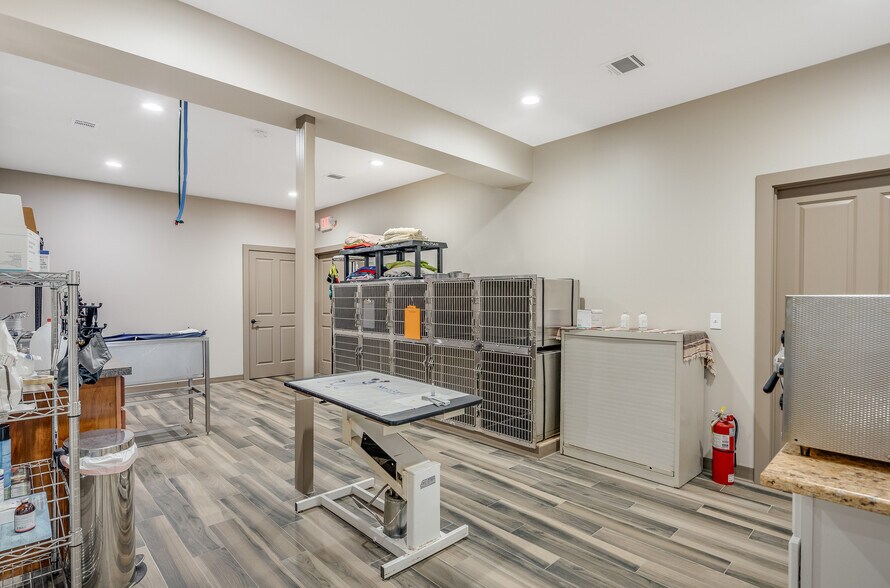 More Photos Of 321 Warren Ave, Stirling Light Manufacturing For Sale