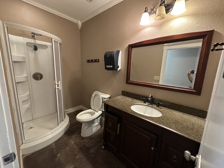 More Photos Of 9507 FM 307, Midland Distribution For Lease