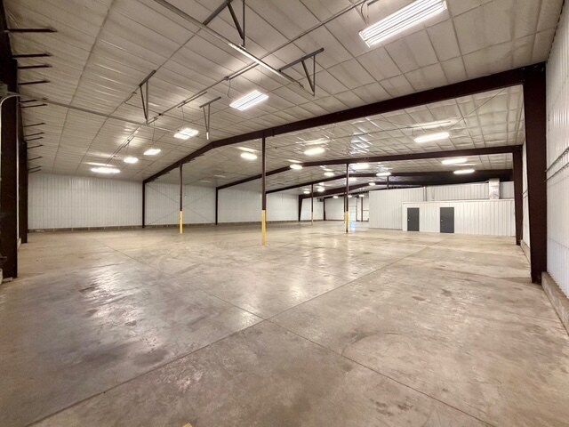 More Photos Of 152 9th ave, Broken Bow Warehouse For Lease