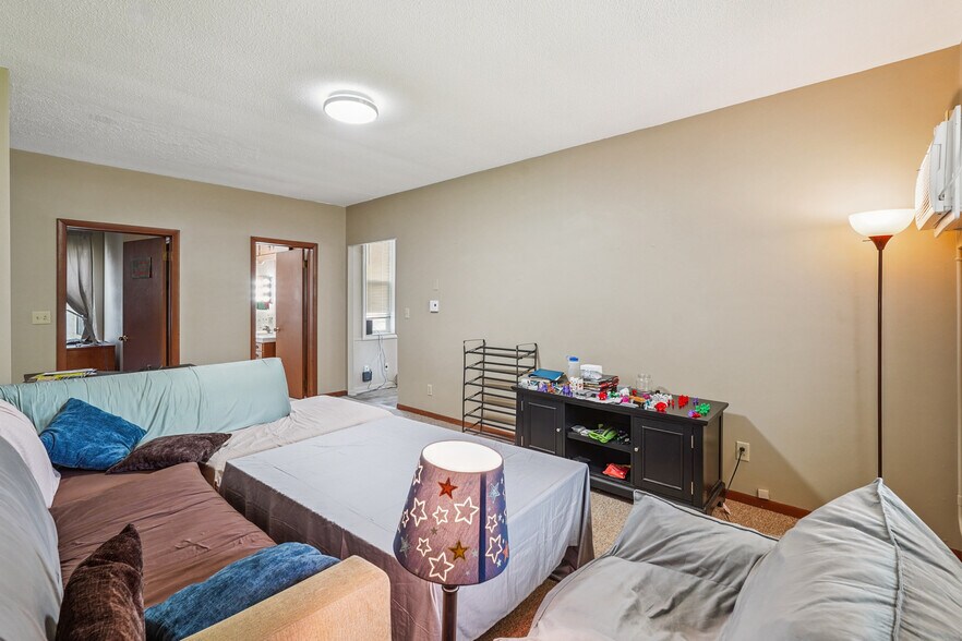 More Photos Of 920 High St, Grinnell Apartments For Sale