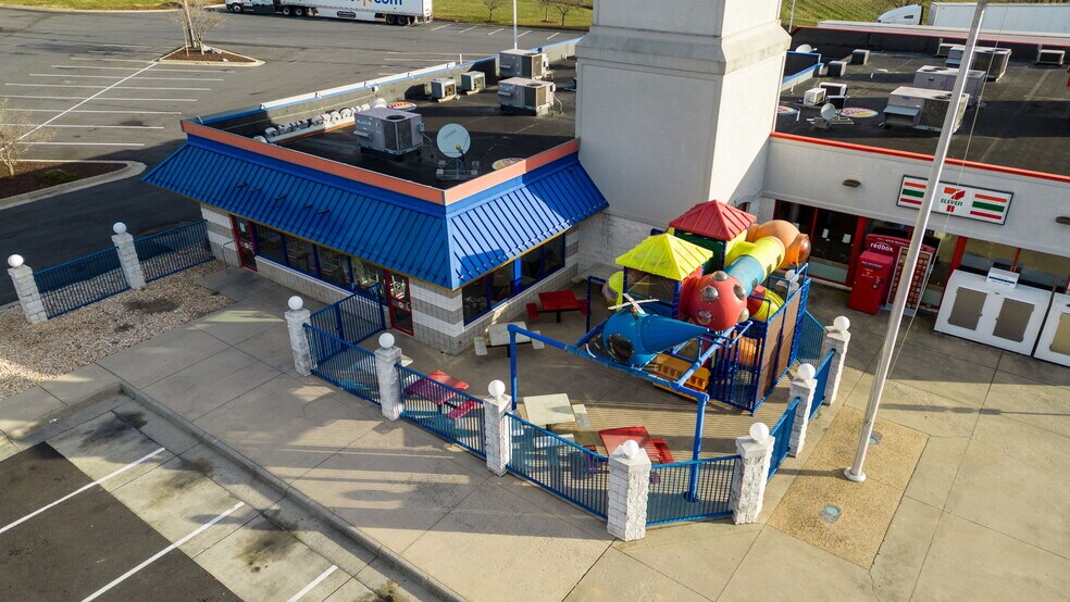 More Photos Of 10937 N Valley Pike, Broadway Restaurant For Lease