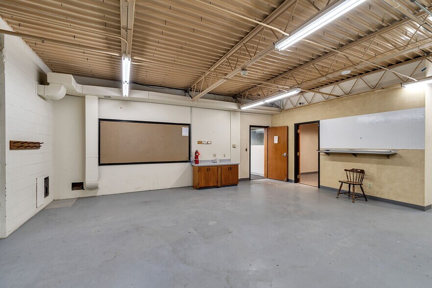 More Photos Of 1783 Kenmore Ave, Kenmore Warehouse For Sale