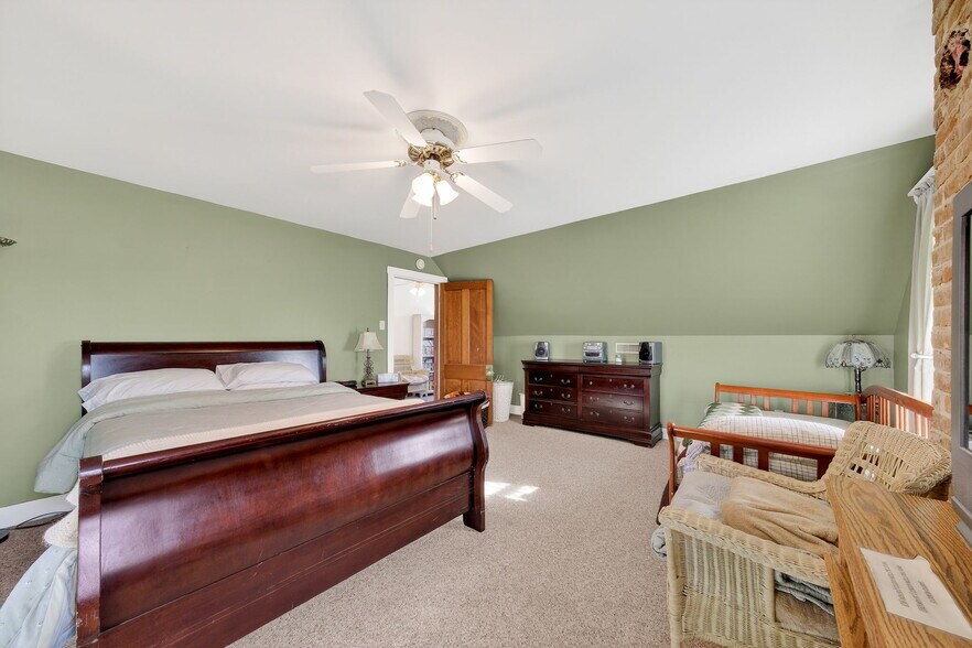 More Photos Of 1011 Market St, Hermann General Retail For Sale