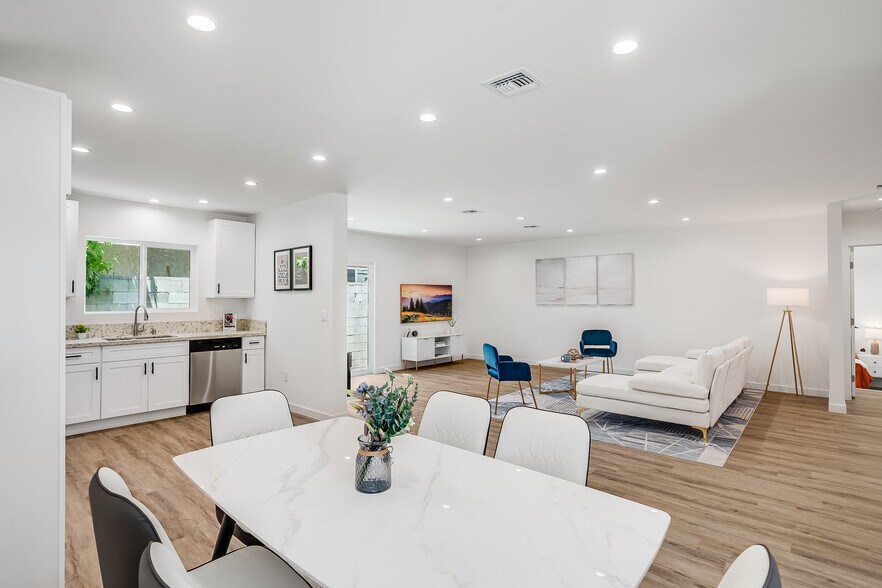 More Photos Of 7008 Encino Ave, Van Nuys Apartments For Sale