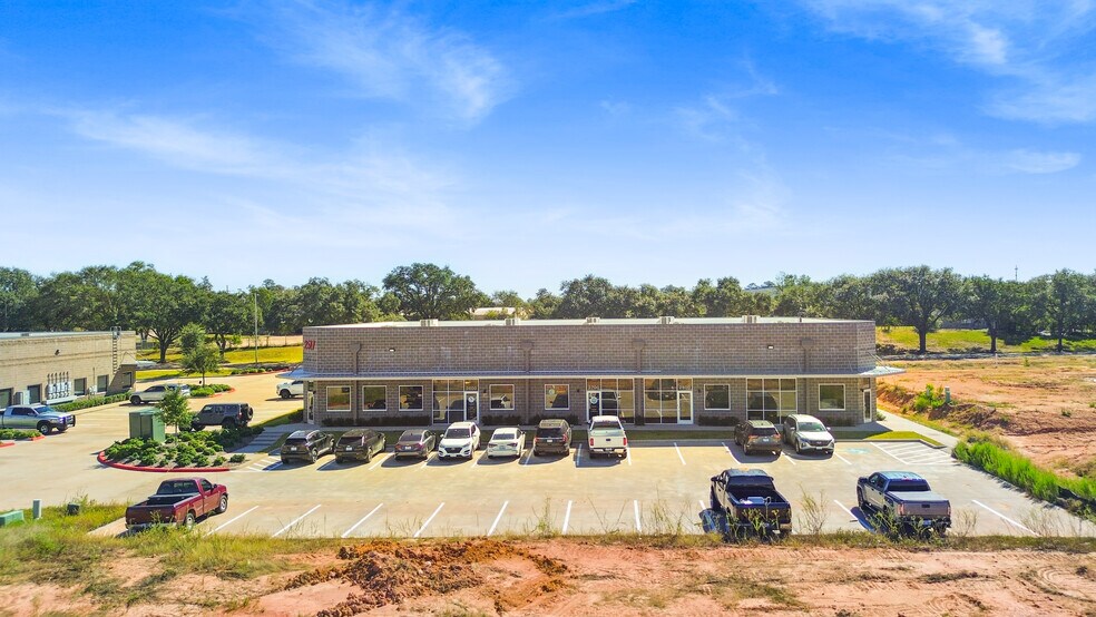 More Photos Of 2517 N Frazier St, Conroe Office For Sale