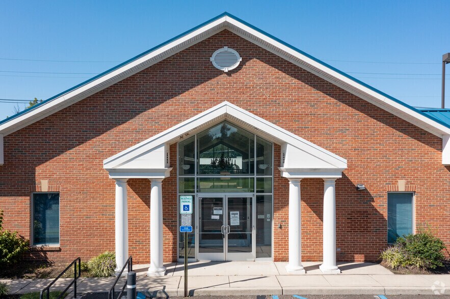 More Photos Of 7350 Maple Ave, Merchantville Bank For Lease