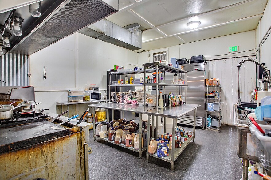 More Photos Of 418 Washington St, Chattahoochee Storefront For Sale