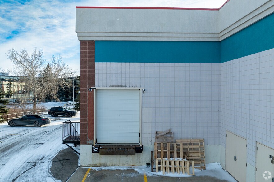 More Photos Of 2908 2nd Ave SE, Calgary Warehouse For Lease