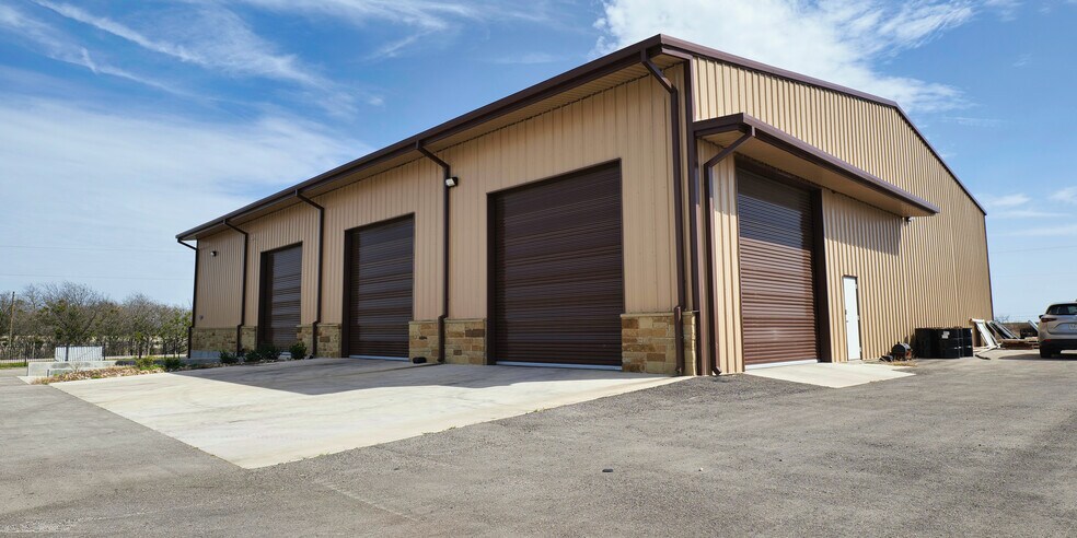 More Photos Of 109 Alamirah, Hutto Warehouse For Lease