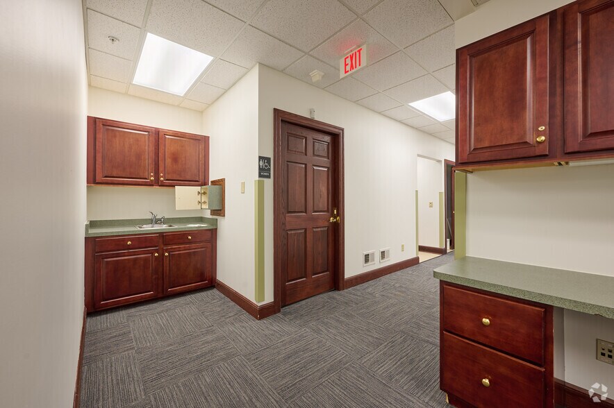 More Photos Of 95 Canal Landing Blvd, Rochester Medical For Lease