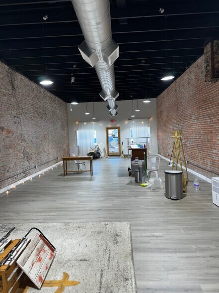 More Photos Of 125 E Washington St, Kearney Storefront Retail Office For Lease