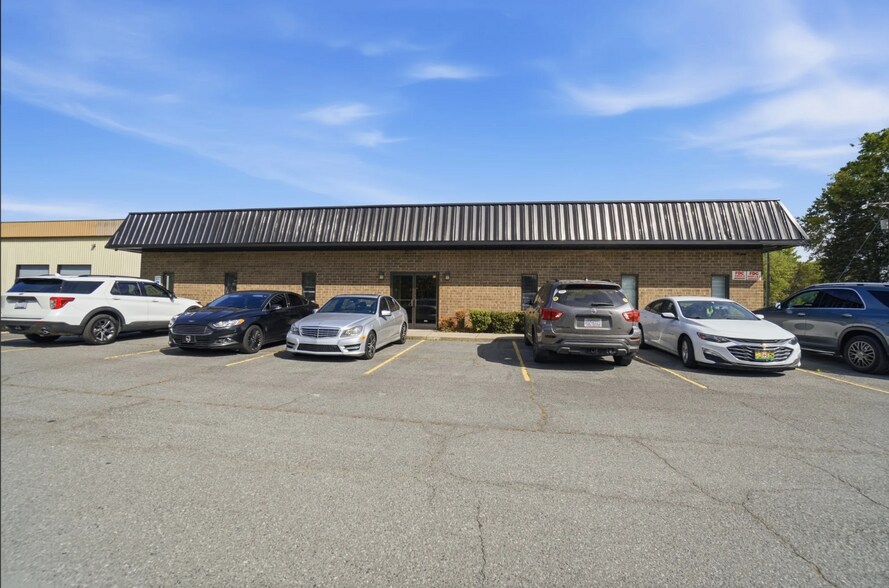 More Photos Of 10700 John Price Rd, Charlotte Warehouse For Lease