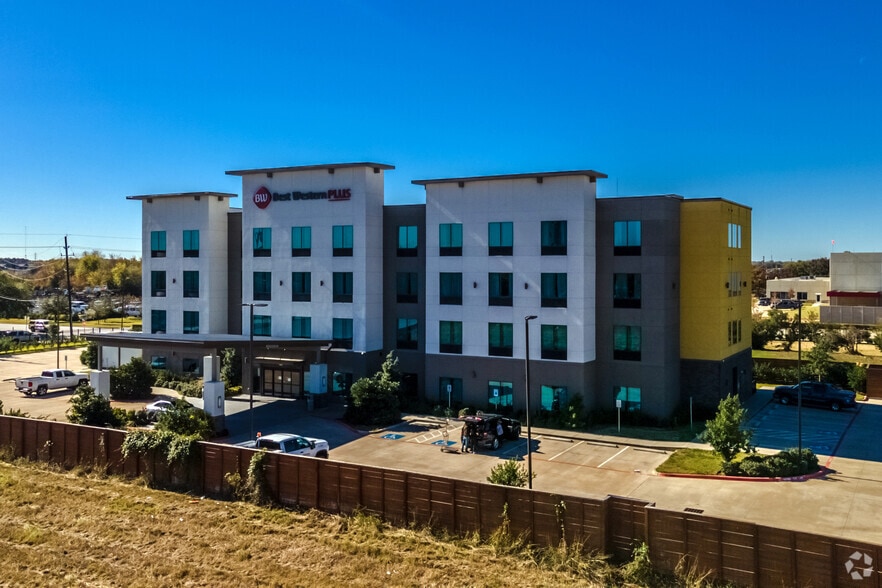 More Photos Of 220 Greens Landing Dr, Houston Hotel For Sale