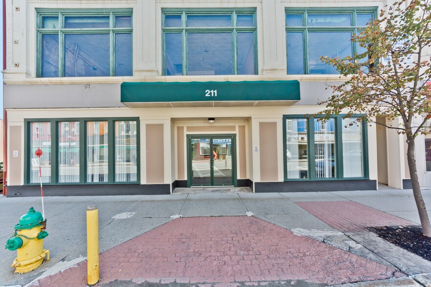 More Photos Of 211 Water St, Augusta Office For Sale