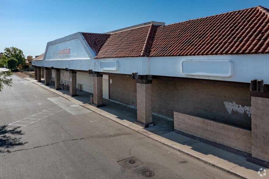 More Photos Of 2616 E Palmdale Blvd, Palmdale Supermarket For Sale