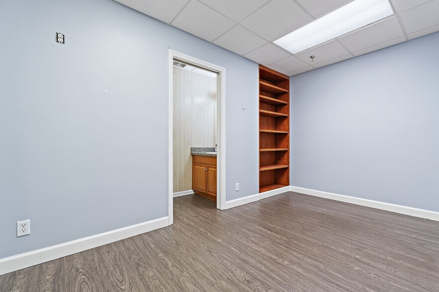 More Photos Of 400 Executive Center Dr, West Palm Beach Medical For Sale