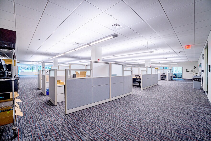 More Photos Of 10 Lyberty Way, Westford Research And Development For Lease