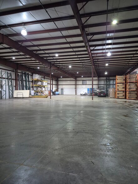 More Photos Of 961 N Main St, Mansfield Warehouse For Lease