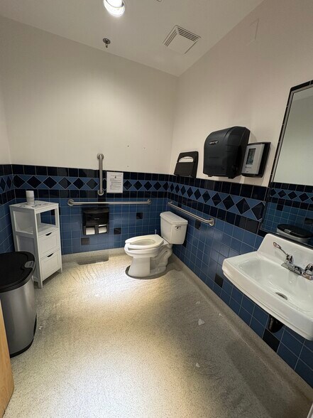 More Photos Of 7373-7375 Peak Dr, Las Vegas Medical For Sale
