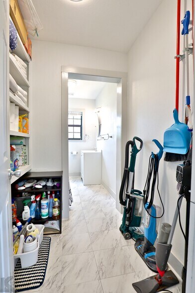 More Photos Of 2710 S Commercial Ave, Coleman Hotel For Sale