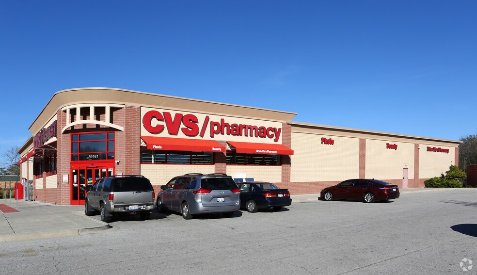 More Photos Of 39161 N Sheridan Rd, Beach Park Drugstore For Lease