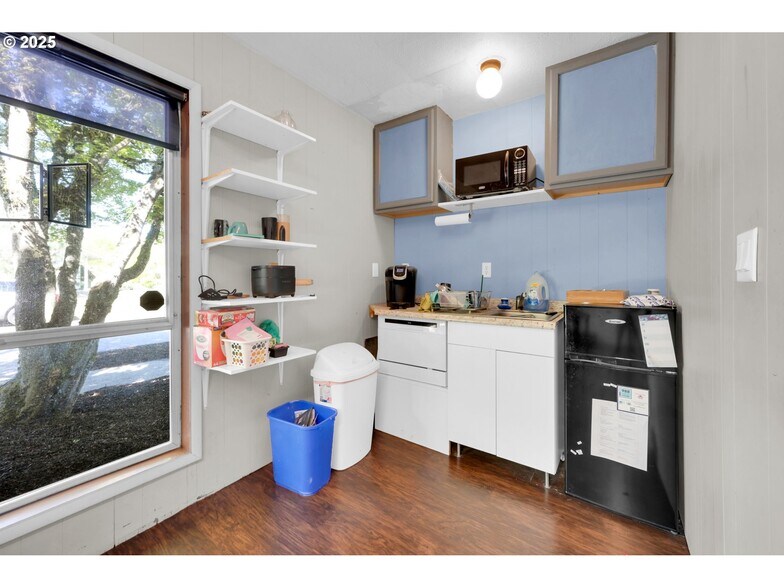 More Photos Of 1413 Charnelton St, Eugene Office For Sale