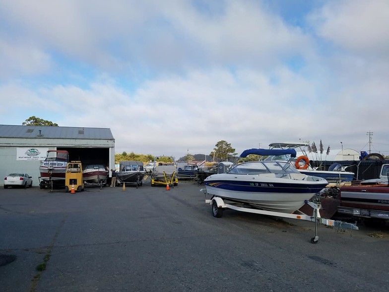 More Photos Of 3990 Broadway St, Eureka Showroom For Sale
