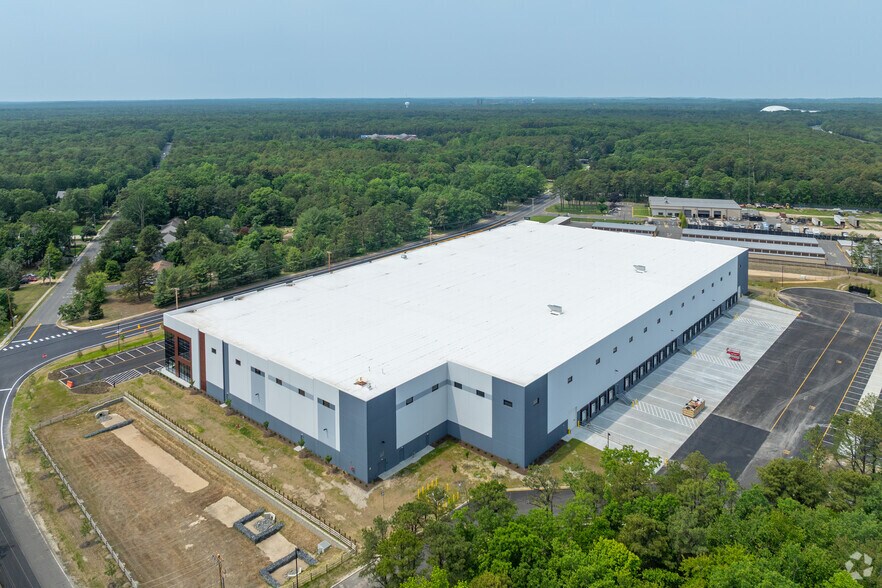 More Photos Of 620 W Commodore Boulevard, Jackson Distribution For Lease