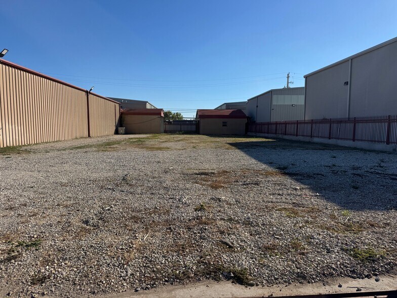 More Photos Of 9333 Alberene Dr, Houston Warehouse For Lease