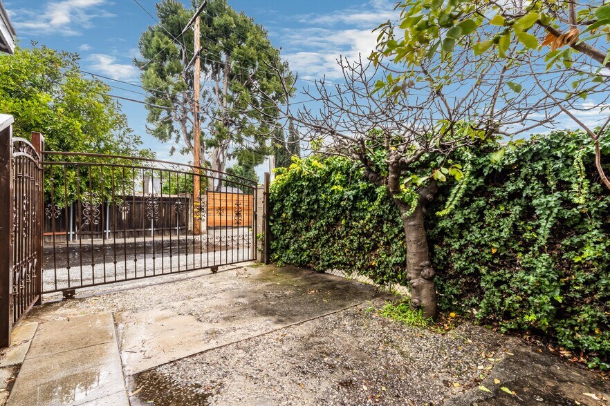 More Photos Of 2117 Stewart St, Santa Monica Apartments For Sale