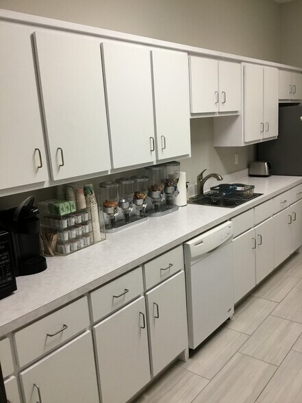 More Photos Of 385 W Main St, Lewisville Office For Lease