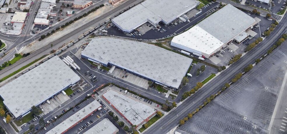 More Photos Of 15801-15811 E Valley Blvd, City of Industry Warehouse For Lease
