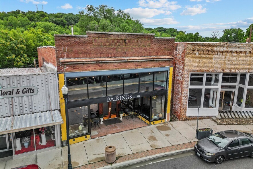 More Photos Of 415 S Thompson Ave, Excelsior Springs Bar For Sale