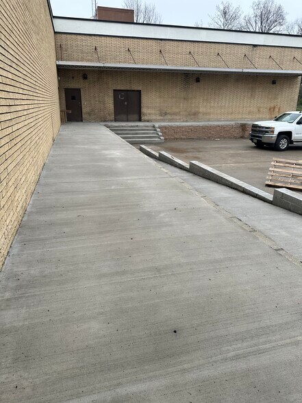 More Photos Of 1618 E 9th St, Hopkinsville Office For Lease