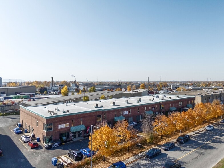 More Photos Of 874-896 Rue Jean-Neveu, Longueuil Warehouse For Lease