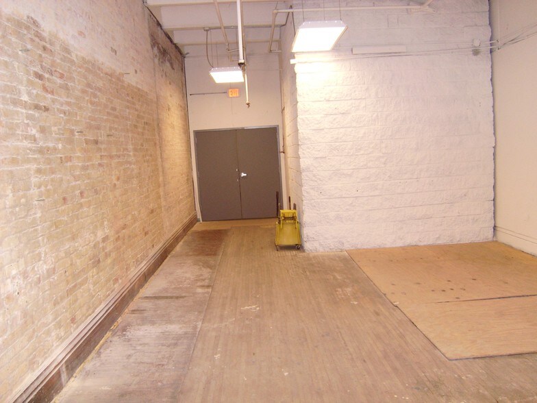 More Photos Of 2000 W Carroll Ave, Chicago Warehouse For Lease