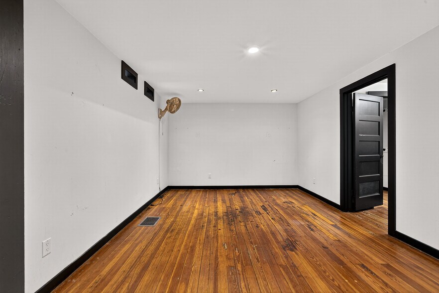 More Photos Of 614 High St, Comfort Storefront Retail Residential For Sale