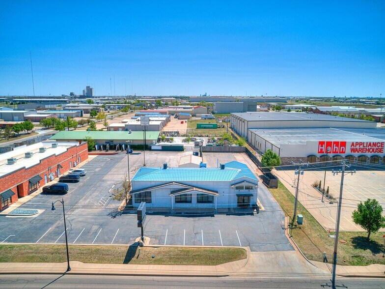 More Photos Of 350 NE 150th St, Edmond General Retail For Sale
